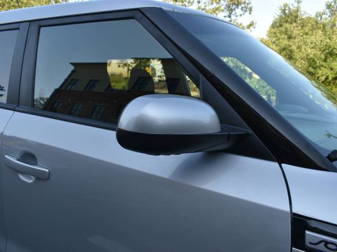 Used 2017 Kia Soul + FWD image 32