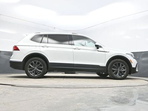 Used 2022 Volkswagen Tiguan SE image 36