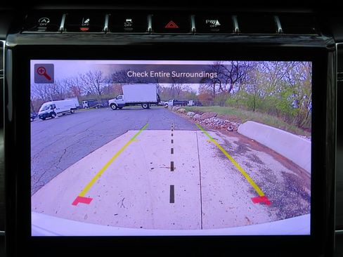 Used 2023 Jeep Grand Cherokee Limited w/ Black Appearance Package AWD/4WD image 7