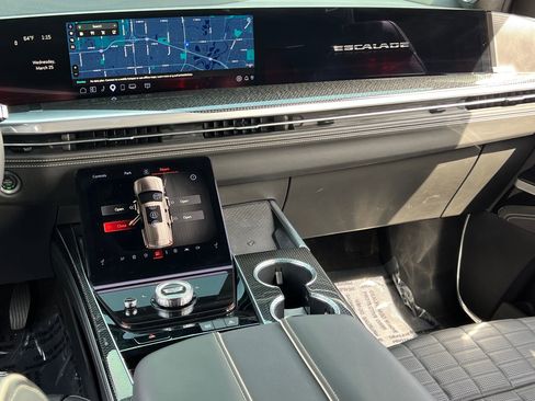 Used 2025 Cadillac Escalade ESV V AWD/4WD image 30