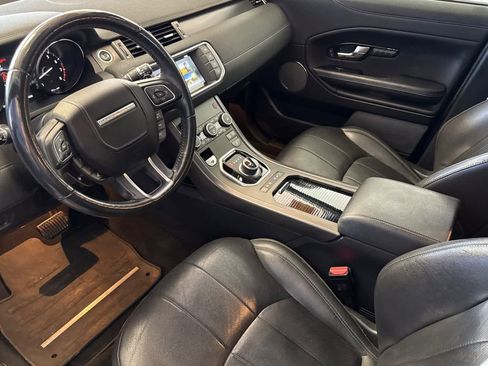 Used 2018 Land Rover Range Rover Evoque SE image 9