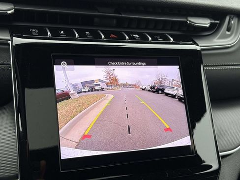 New 2025 Jeep Grand Cherokee Altitude AWD/4WD image 30