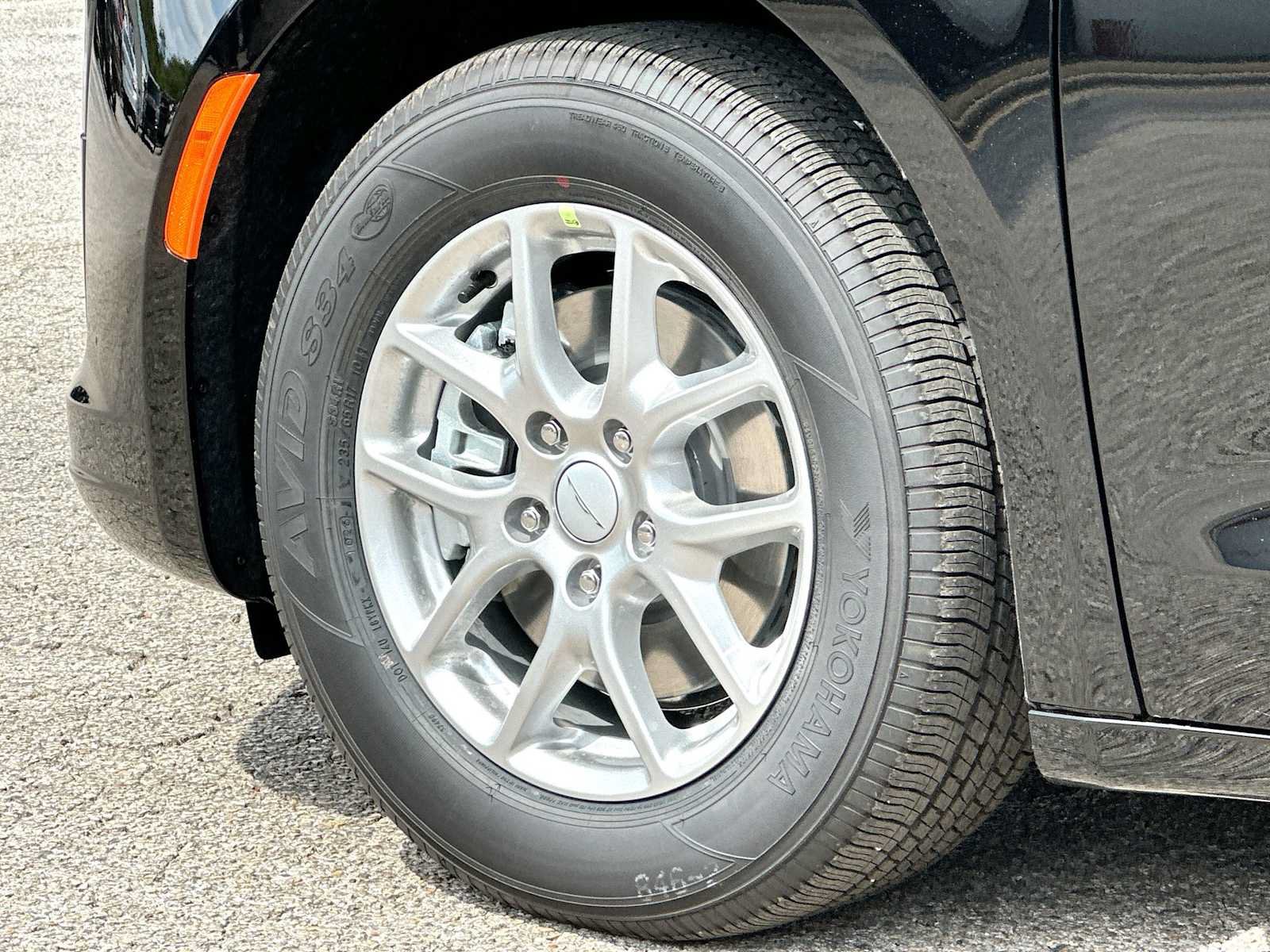 New 2027 Chrysler Pacifica Select FWD image 11