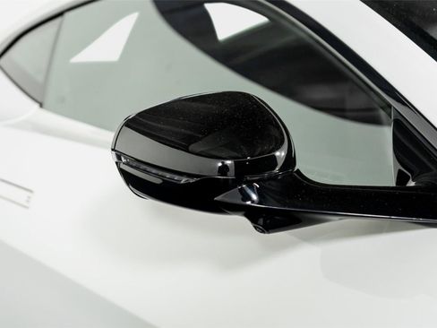 Used 2025 Aston Martin V8 Vantage Coupe RWD image 18