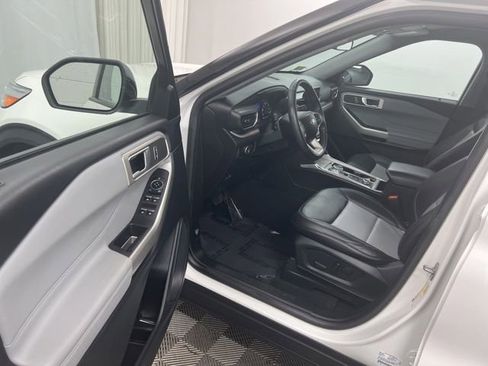 Used 2023 Ford Explorer XLT w/ Equipment Group 202A AWD/4WD image 15