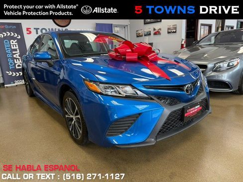 Used 2018 Toyota Camry SE FWD image 1