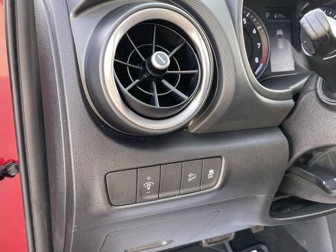 Used 2022 Hyundai Kona SE image 12