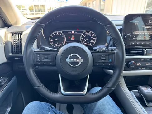 Used 2024 Nissan Pathfinder SL AWD/4WD image 18