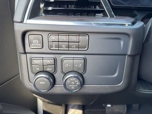 New 2026 Chevrolet Suburban Premier AWD/4WD image 27