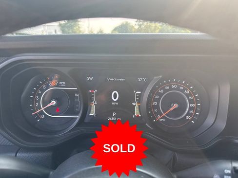 Used 2025 Jeep Wrangler Unlimited Rubicon w/ Convenience Group AWD/4WD image 19