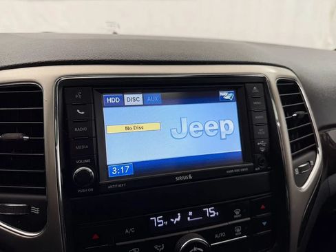 Used 2012 Jeep Grand Cherokee Laredo AWD/4WD image 17