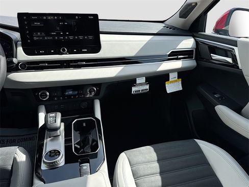 New 2025 Mitsubishi Outlander SE image 25