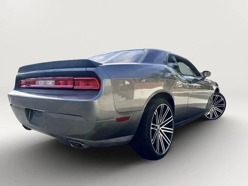 Used 2011 Dodge Challenger RWD image 19