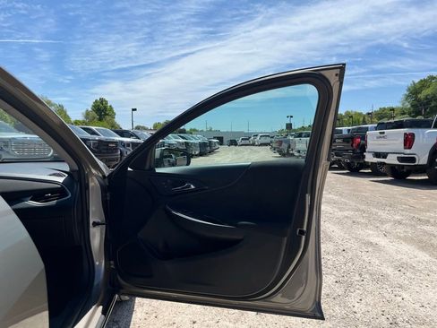Used 2022 Chevrolet Malibu LT FWD image 33