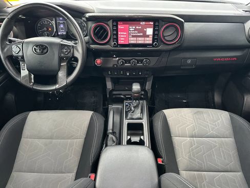 Used 2020 Toyota Tacoma TRD Sport image 3