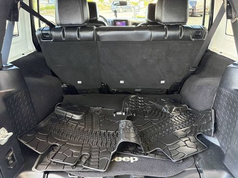 Used 2015 Jeep Wrangler Unlimited Rubicon w/ Dual Top Group AWD/4WD image 7