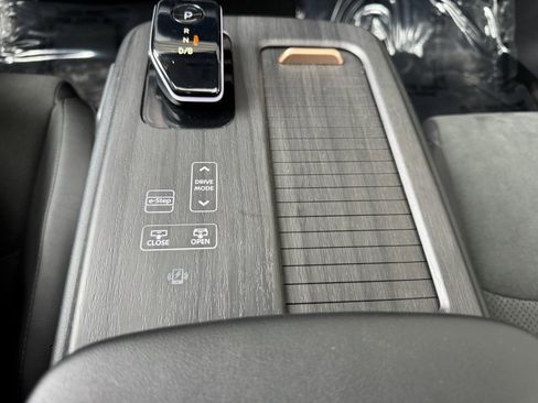 Used 2024 Nissan Ariya FWD image 27