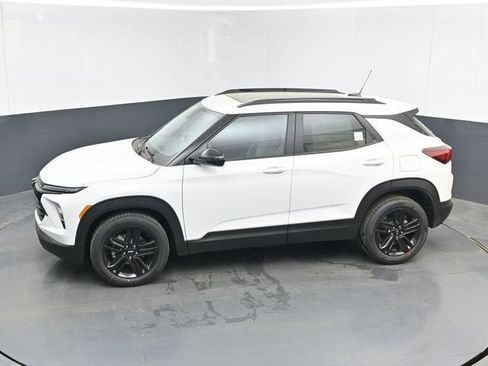 New 2026 Chevrolet TrailBlazer LT w/ Midnight Edition FWD image 35