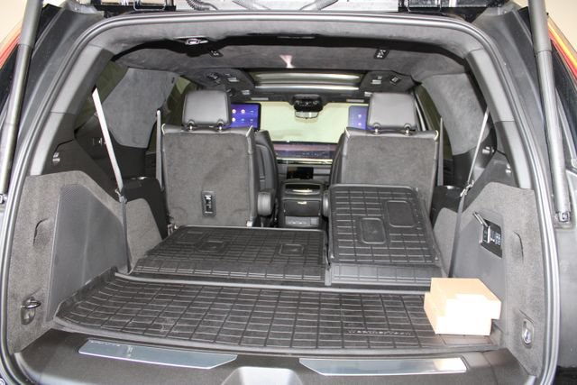 Used 2026 Cadillac Escalade Platinum Sport w/ LPO, ONYX Package AWD/4WD image 41