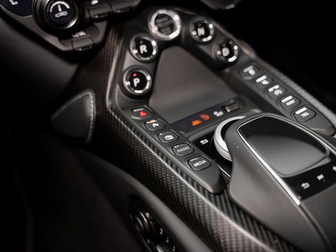 Used 2022 Aston Martin V8 Vantage Coupe image 50