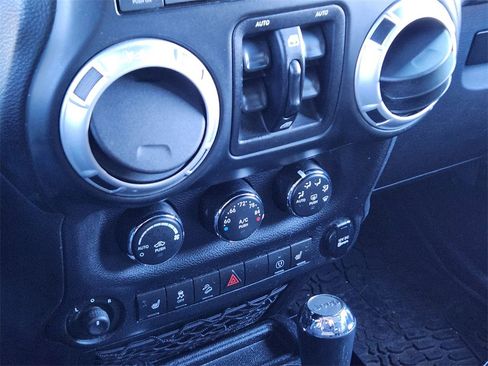 Used 2014 Jeep Wrangler Unlimited Rubicon w/ Connectivity Group image 19