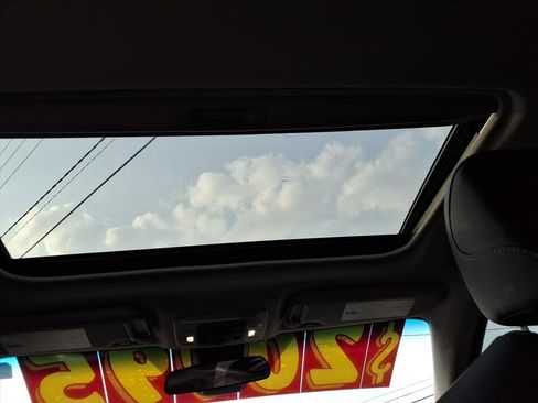 Used 2020 Toyota Camry SE image 7