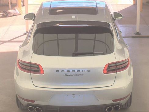 Used 2017 Porsche Macan Turbo image 10