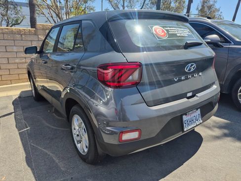 Used 2026 Hyundai Venue SE FWD image 5