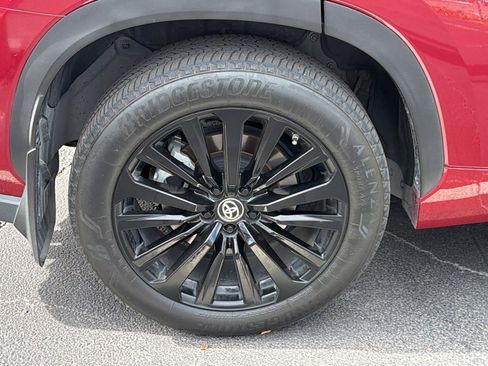 Used 2024 Toyota Highlander XSE image 6