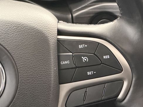 Used 2021 Jeep Grand Cherokee Limited AWD/4WD image 15