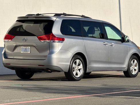 Used 2012 Toyota Sienna LE image 8