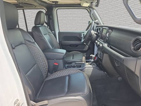 Used 2023 Jeep Gladiator Overland AWD/4WD image 10