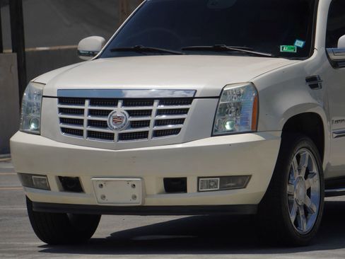 Used 2008 Cadillac Escalade AWD image 24