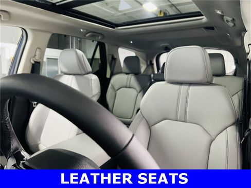 New 2025 Honda Pilot Touring image 3