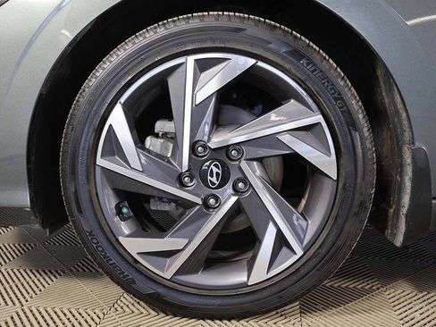 Certified 2025 Hyundai Elantra SEL FWD image 20