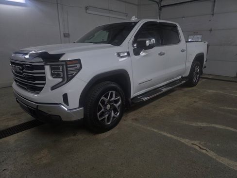 Used 2023 GMC Sierra 1500 SLT w/ SLT Premium Package AWD/4WD image 3