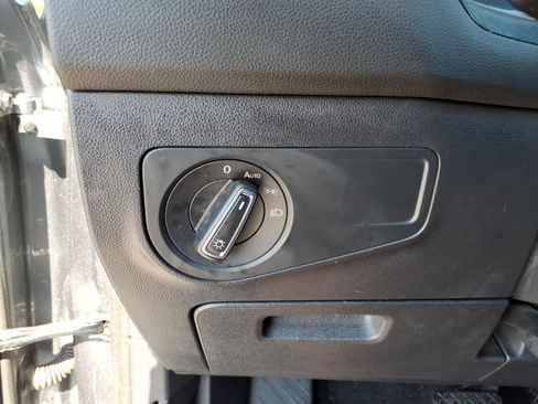 Used 2023 Volkswagen Tiguan SE FWD image 6