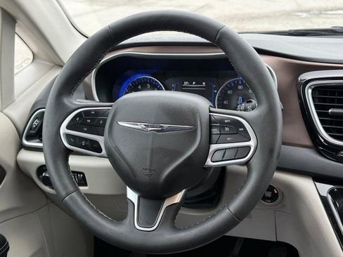 Used 2024 Chrysler Voyager LX FWD image 13