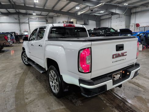 Used 2021 GMC Canyon Denali image 4