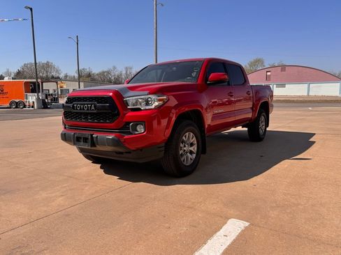 Used 2017 Toyota Tacoma SR5 w/ Tow Package image 7