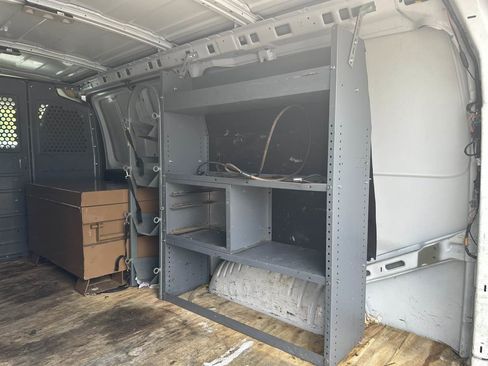 Used 2015 Chevrolet Express 2500 image 30