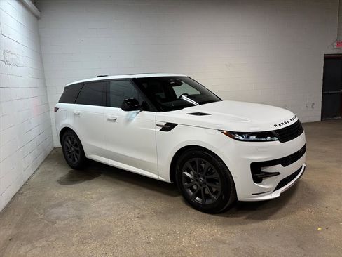 New 2025 Land Rover Range Rover Sport Dynamic SE image 5