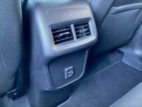 Used 2023 Chevrolet Equinox LT image 33