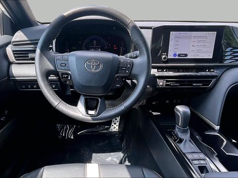 Used 2026 Toyota Camry Hybrid w/ Convenience Package FWD image 6
