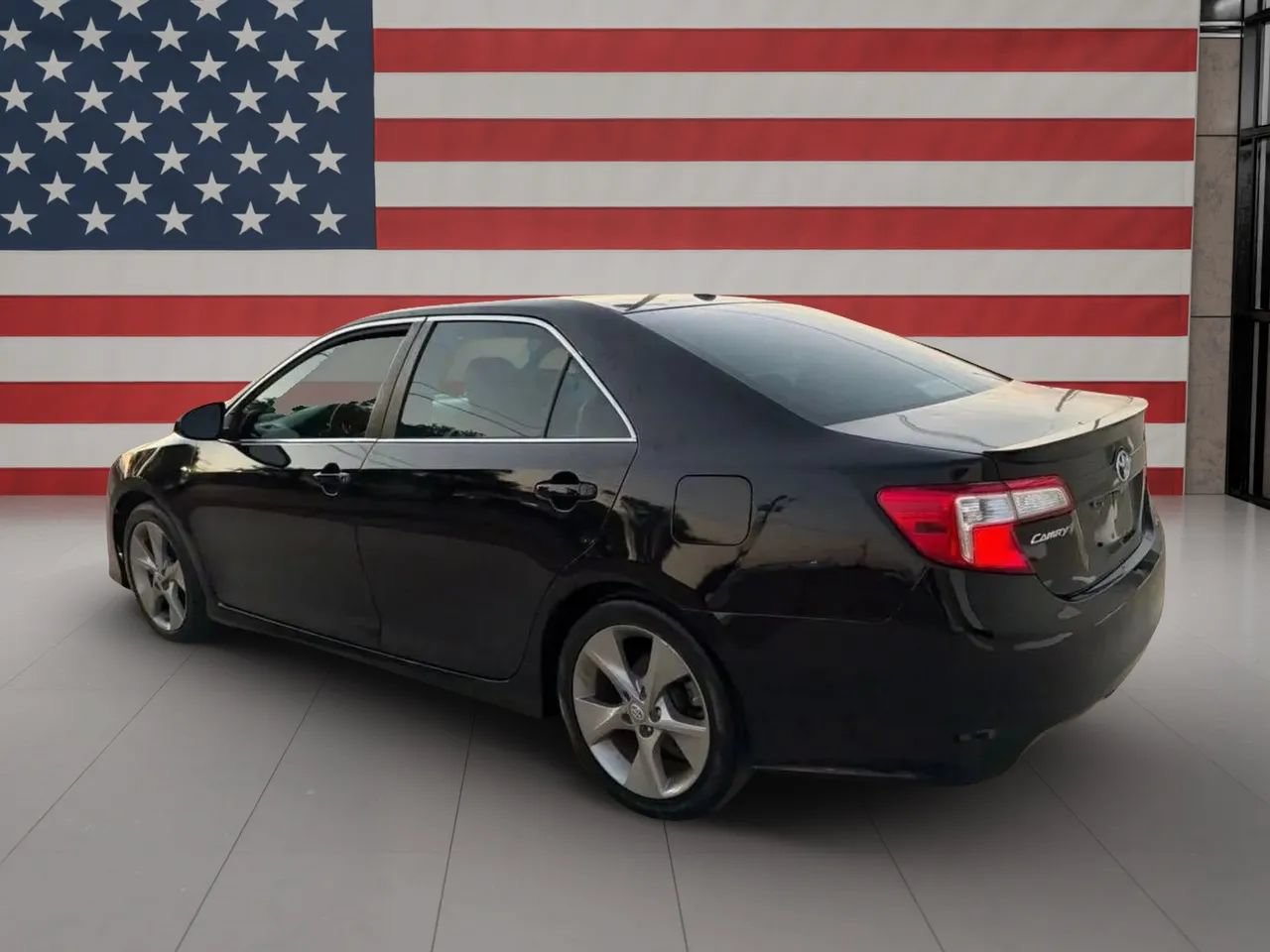 Used 2012 Toyota Camry SE FWD image 9