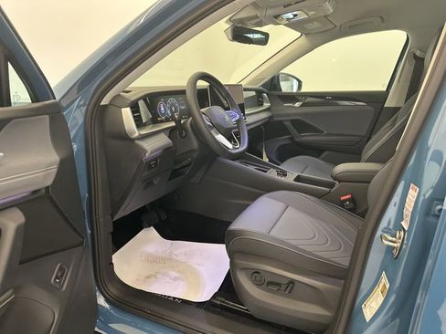 New 2026 Volkswagen Tiguan SE AWD/4WD image 9