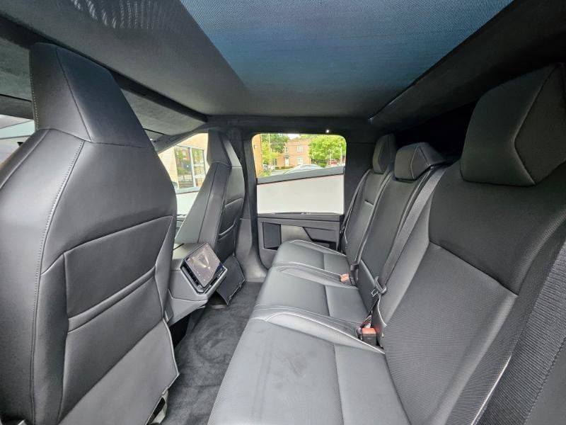 Used 2024 Tesla Cybertruck AWD Crew Cab image 72