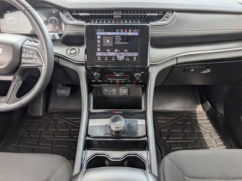 Used 2023 Jeep Grand Cherokee L Laredo RWD image 7