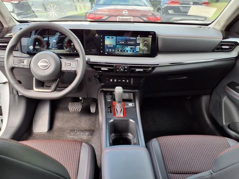 New 2025 Nissan Kicks SR FWD image 6