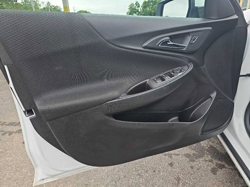 Used 2017 Chevrolet Malibu LT image 41